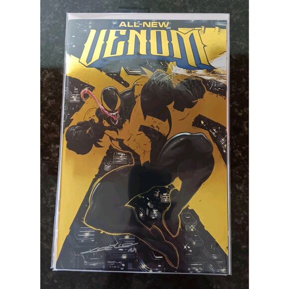 All-New Venom #1 Gold Foil Iban Coello Signed Variant Marvel Comics 2024 - Picture 2 of 9